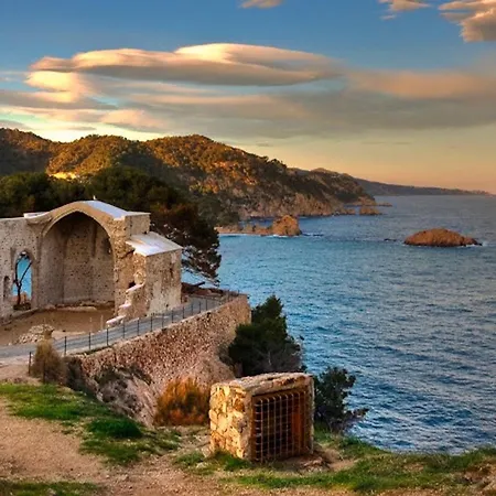 Apartment Nomad Haux In The Heart Of Tossa 5 Tossa de Mar